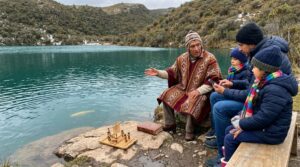 Short, family-ready account of the El Dorado Muisca ritual. Learn about the lake ceremony, the Muisca goldsmiths, the Museo del Oro raft, and a tiny activity families can share tonight to honor stories and treasures.