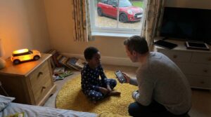 A bedtime wind-down mini story ritual is a tiny, predictable sharing moment of 3–10 minutes. It signals sleep, soothes resistance, and builds calm. Try a five-minute Storypie mini-story to close the day with hush and comfort.