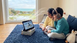 Emperor penguin for kids: tall, brave birds of Antarctica. Learn about their size, winter breeding, deep dives, huddling behavior, and the threats they face. Gentle activities and Storypie stories make the learning cozy and memorable.