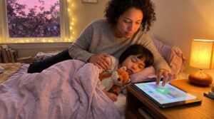 A bedtime mini story ritual is a short, repeatable story or audio that signals sleep. This calm, five-minute routine lowers arousal, builds comfort, and helps families close the day with warmth and predictability.