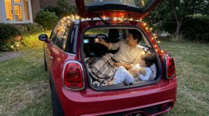 A bedtime wind-down mini story ritual is a short, calm nightly pause. Repeating a three to five minute tale helps children relax, lowers arousal, and strengthens caregiver-child bonds. Simple, gentle, and portable.