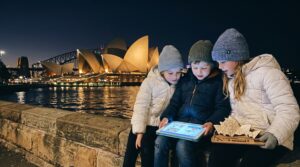 A warm, short guide to the Sydney Opera House for kids. Learn about its pearly shells, clever construction, key dates, and family visit tips. Includes a simple paper craft and Storypie story links for ages 3 to 12.