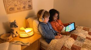 Short, sensory Rome stories for kids bring ancient streets alive. Ten-minute audio tales from Romulus to the Colosseum calm bedtime and spark curiosity. Small, cozy actions help history stick and leave a tiny wow.
