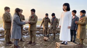 A warm, gentle guide for parents explaining World War I for children. Short facts, key moments, and tender remembrance ideas help you teach bravery, loss, and hope in calm, age-appropriate ways.